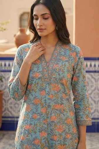 Women Floral Printed Regular Thread Work Pure Cotton Kurta with Trousers
