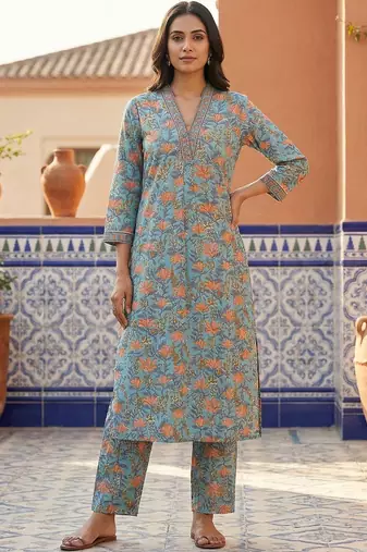 Women Floral Printed Regular Thread Work Pure Cotton Kurta with Trousers