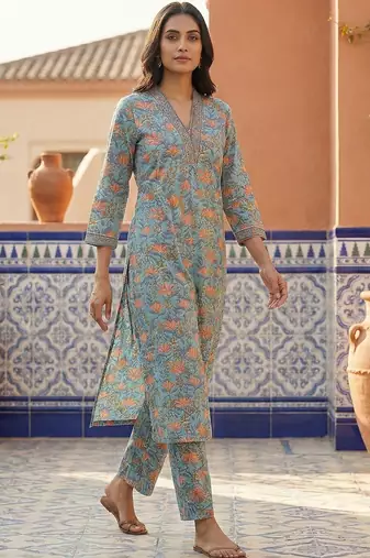 Women Floral Printed Regular Thread Work Pure Cotton Kurta with Trousers