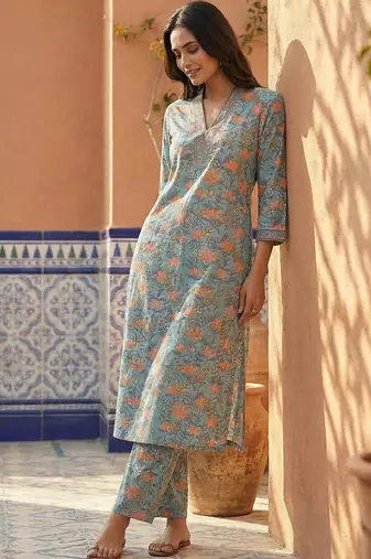 Women Floral Printed Regular Thread Work Pure Cotton Kurta with Trousers
