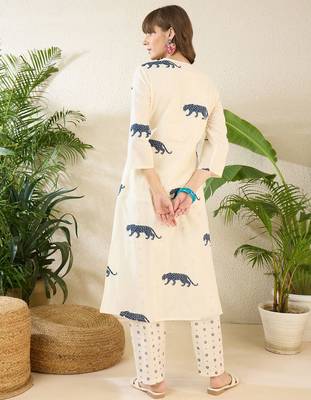 Embroidered Round Neck Three-Quarter Sleeves Pure Cotton Tunic And Trousers 5