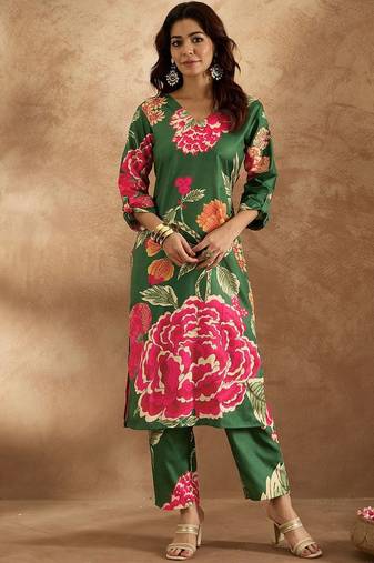 Women Floral Printed Regular Kurta with Trousers