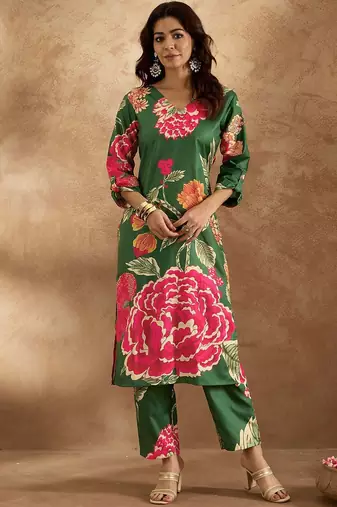 Women Floral Printed Regular Kurta with Trousers