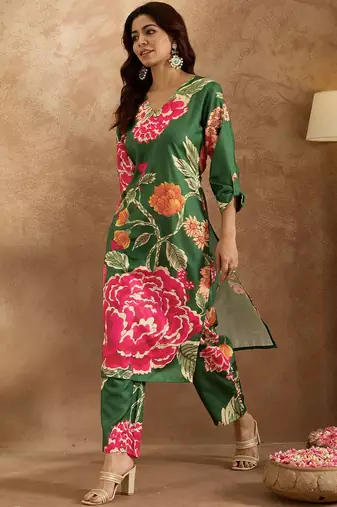 Women Floral Printed Regular Kurta with Trousers
