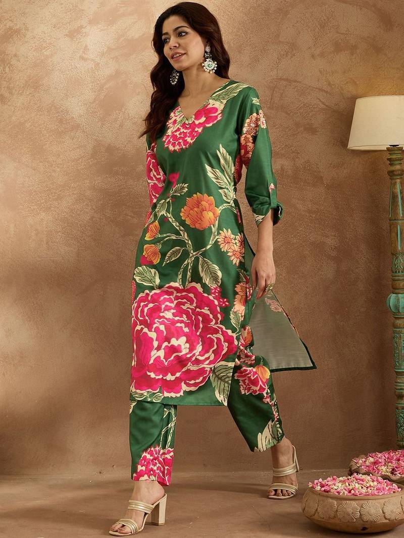 Women Floral Printed Regular Kurta with Trousers