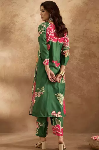 Women Floral Printed Regular Kurta with Trousers