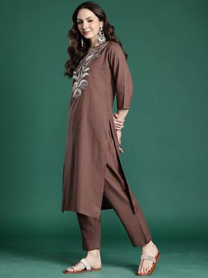 Floral Embroidered Pure Cotton Kurta with Trousers 4