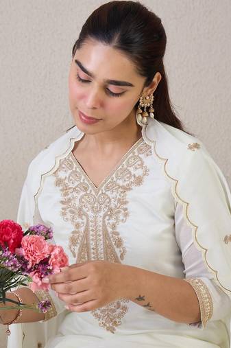 Women Paisley Embroidered Regular Kurta with Trousers & With Dupatta