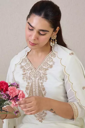 Women Paisley Embroidered Regular Kurta with Trousers & With Dupatta