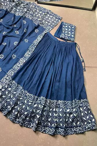 Women's Lightweight Cotton Chanderi Natural Batik Print Gopidress Lehenga Choli Set.