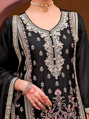 Motifs Embroidered Sweetheart Neck Zari Straight Kurta With Palazzos & Dupatta 3