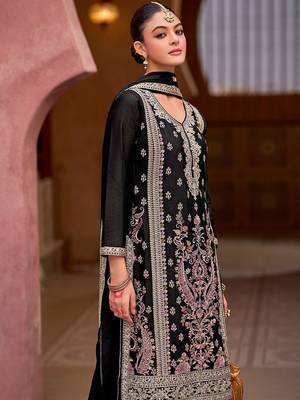 Motifs Embroidered Sweetheart Neck Zari Straight Kurta With Palazzos & Dupatta 4