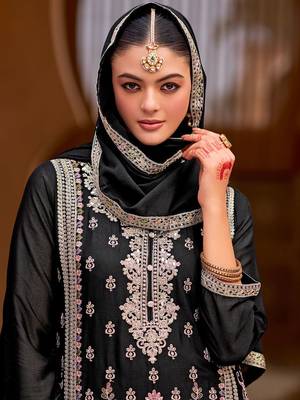 Motifs Embroidered Sweetheart Neck Zari Straight Kurta With Palazzos & Dupatta 5