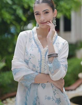 Women Floral Embroidered Regular Kurta with Trousers & With Dupatta 2
