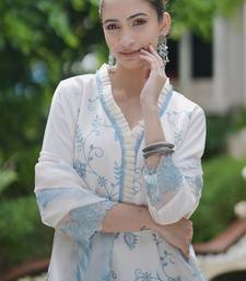 Women Floral Embroidered Regular Kurta with Trousers & With Dupatta