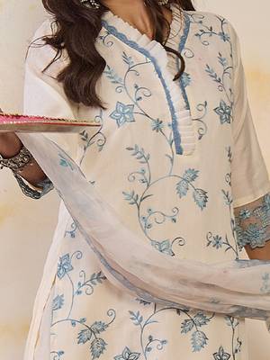 Women Floral Embroidered Regular Kurta with Trousers & With Dupatta 3