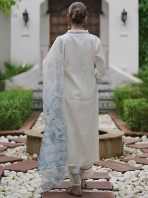 Women Floral Embroidered Regular Kurta with Trousers & With Dupatta 4