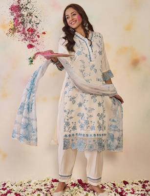Women Floral Embroidered Regular Kurta with Trousers & With Dupatta 1