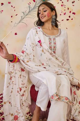 Women Floral Embroidered Regular Thread Work Kurta with Trousers & With Dupatta