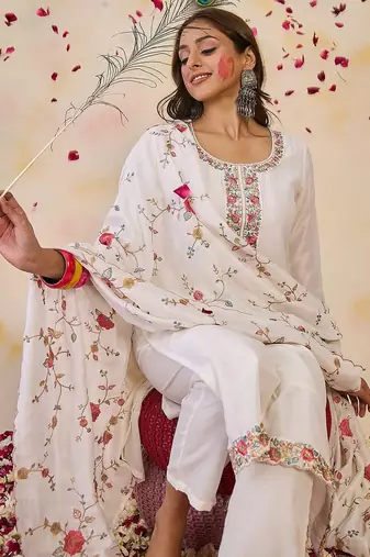 Women Floral Embroidered Regular Thread Work Kurta with Trousers & With Dupatta