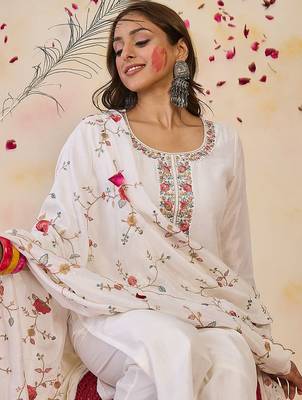 Women Floral Embroidered Regular Thread Work Kurta with Trousers & With Dupatta 3