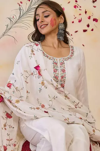 Women Floral Embroidered Regular Thread Work Kurta with Trousers & With Dupatta