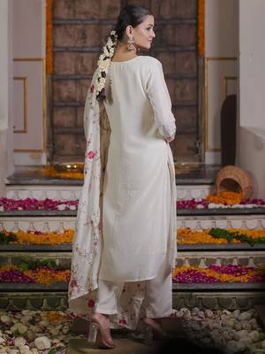 Women Floral Embroidered Regular Thread Work Kurta with Trousers & With Dupatta 4