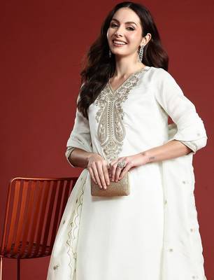 Women Paisley Embroidered Kurta with Trousers & With Dupatta 2