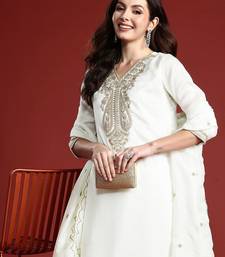 Women Paisley Embroidered Kurta with Trousers & With Dupatta