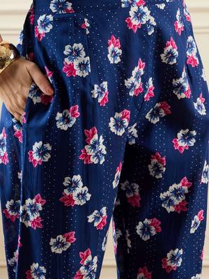 Floral Printed Pure Cotton Notch Neck Straight Kurta With Trousers 4