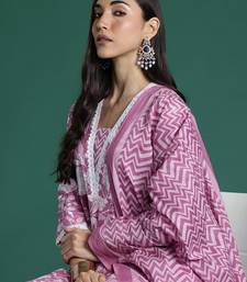Women Floral Printed Regular Pure Cotton Kurta with Trousers & With Dupatta