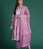 Women Floral Printed Regular  Cotton Kurta with Trousers & With Dupatta