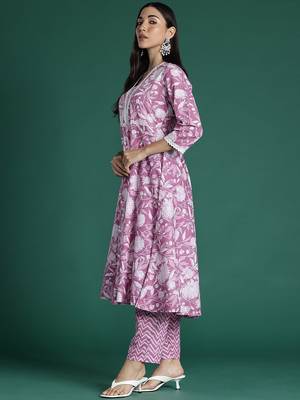 Women Floral Printed Regular  Cotton Kurta with Trousers & With Dupatta 6