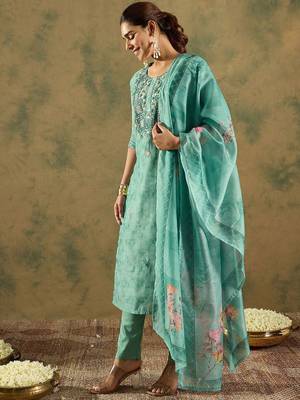 Floral Embroidered Thread Work Chanderi Silk Kurta with Trousers & Dupatta 7