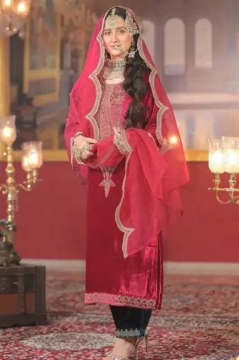 Ethnic Motifs Embroidered Sequinned Velvet Kurta With Trousers & Dupatta