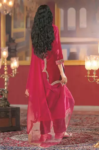 Ethnic Motifs Embroidered Sequinned Velvet Kurta With Trousers & Dupatta