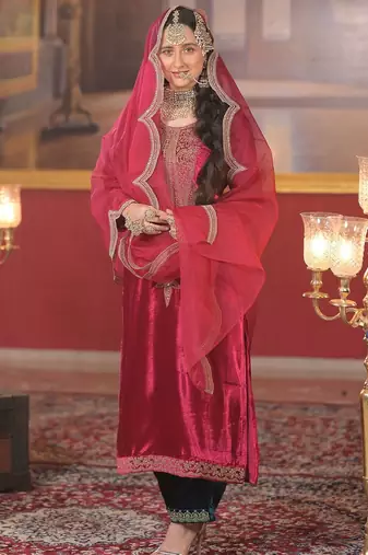 Ethnic Motifs Embroidered Sequinned Velvet Kurta With Trousers & Dupatta