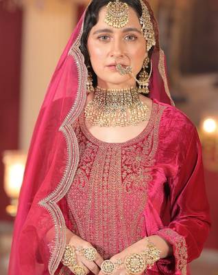 Ethnic Motifs Embroidered Sequinned Velvet Kurta With Trousers & Dupatta 6