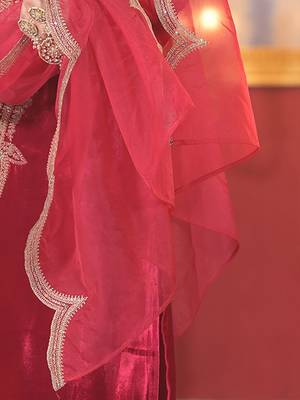 Ethnic Motifs Embroidered Sequinned Velvet Kurta With Trousers & Dupatta 7