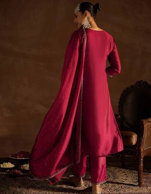 Maroon Ethnic Motifs Embroidered Regular Sequinned Kurta with Trousers & Dupatta 2