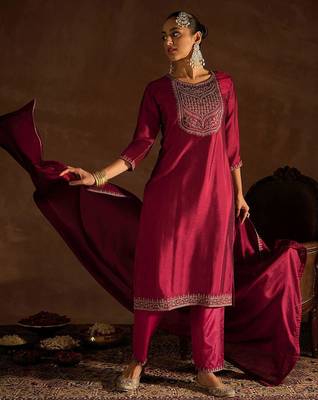 Maroon Ethnic Motifs Embroidered Regular Sequinned Kurta with Trousers & Dupatta 3