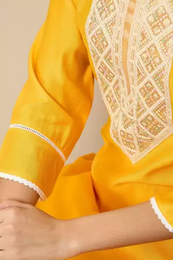Floral Embroidered Sequinned Liva Straight Kurta With Trousers