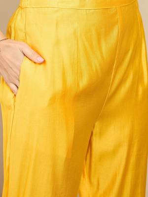 Floral Embroidered Sequinned Liva Straight Kurta With Trousers 4