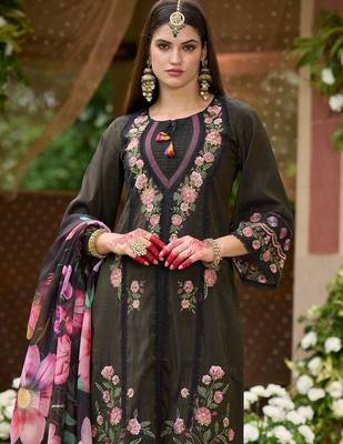 Women Floral Embroidered Panelled Thread Work Kurta with Trousers & With Dupatta 3