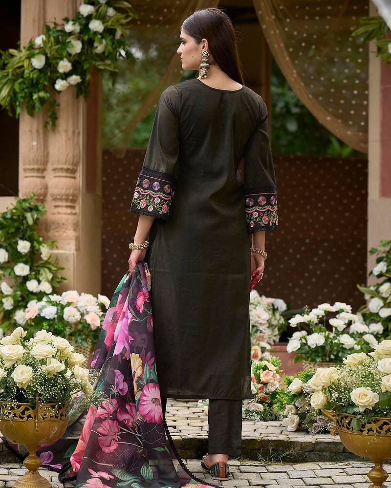 Women Floral Embroidered Panelled Thread Work Kurta with Trousers & With Dupatta