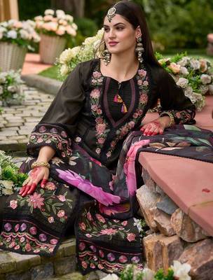 Women Floral Embroidered Panelled Thread Work Kurta with Trousers & With Dupatta 6