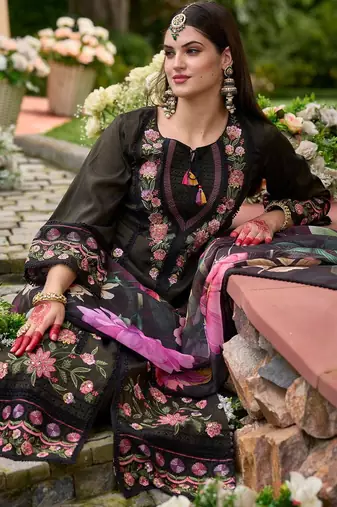 Women Floral Embroidered Panelled Thread Work Kurta with Trousers & With Dupatta