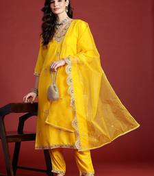 Ethnic Motifs Embroidered Sequinned Kurta With Trousers & Dupatta