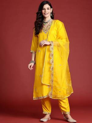 Ethnic Motifs Embroidered Sequinned Kurta With Trousers & Dupatta 5