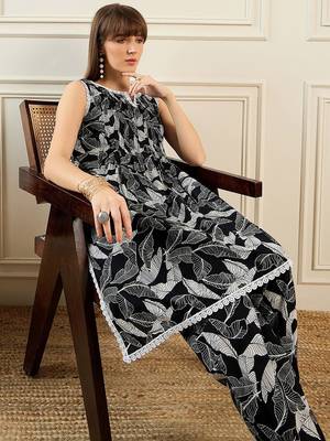 Women Floral Printed Regular Pure Cotton Kurta with Trousers 2